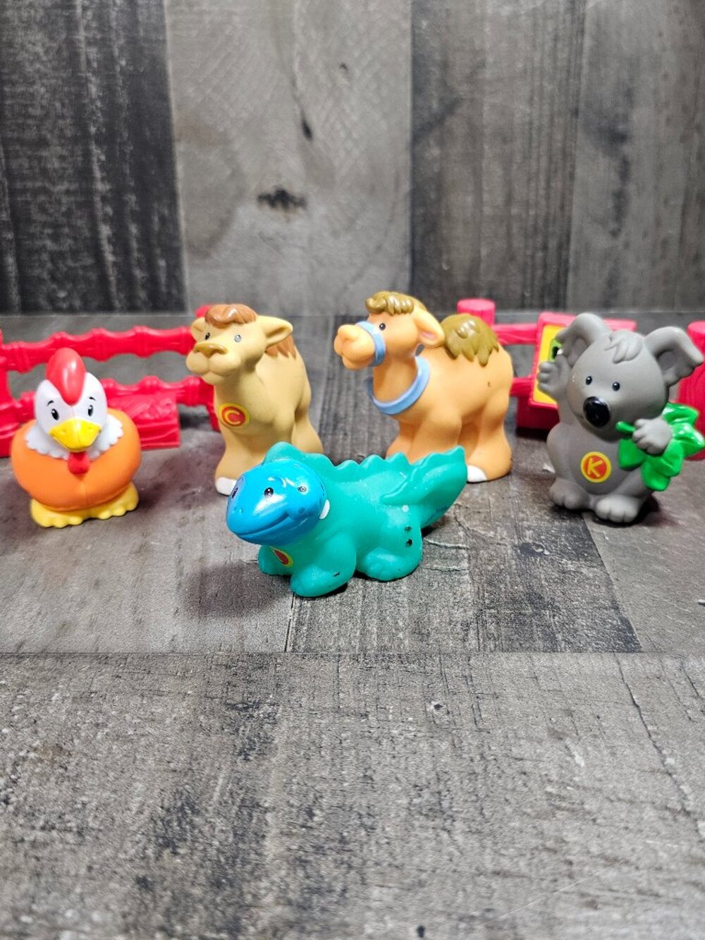 Fisher Price Little People Zoo Animals Farm Lot of 5 Fence Camel Chicken Iguana